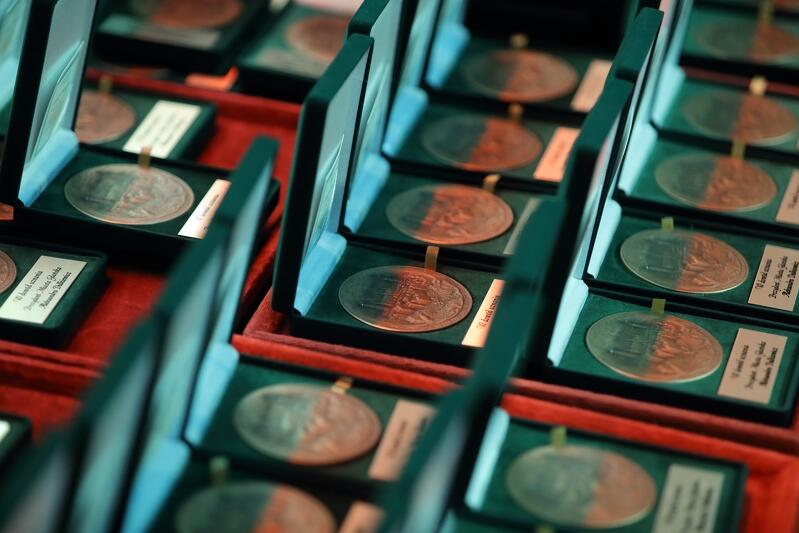 Tradycją uroczystości organizowanych z okazji Święta Samorządowca jest wręczenie medali Prezydenta Miasta Gdańska zasłużonym pracownikom samorządowym