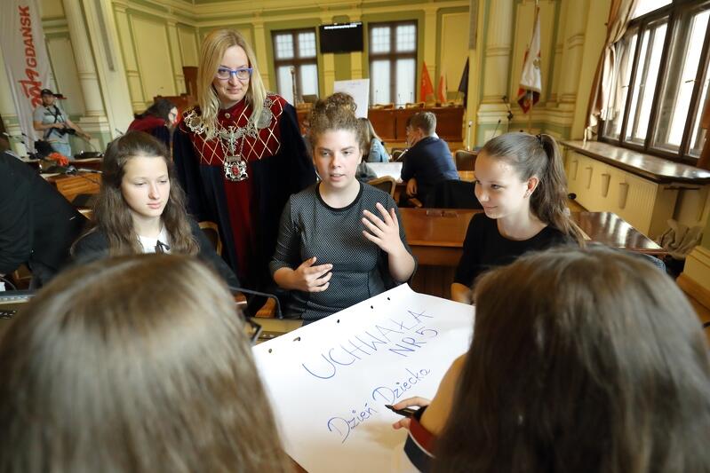 Gdańsk miastem wolności i solidarności - taki był temat przewodni dziecięcej sesji. Zdumiewające i zachwycające, że młode pokolenie tak mądrze i dojrzale mówiło o równości i tolerancji, jednocześnie głośno krytykując internetowy hejt