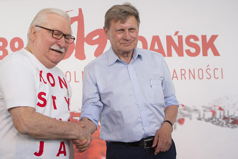 Lech Wałęsa przyszedł w koszulce z napisem KONSTYTUCJA, Leszek Balerowicz - bez napisu, ale nie było wątpliwości, że jest orędownikiem wartości demokratycznych