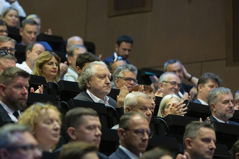 Wśród gości, na widowni, było wiele wybitnych postaci polskiego życia publicznego. Nz. Andrzej Rzepliński, profesor prawa, b. prezes Trybunału Konstytucyjnego