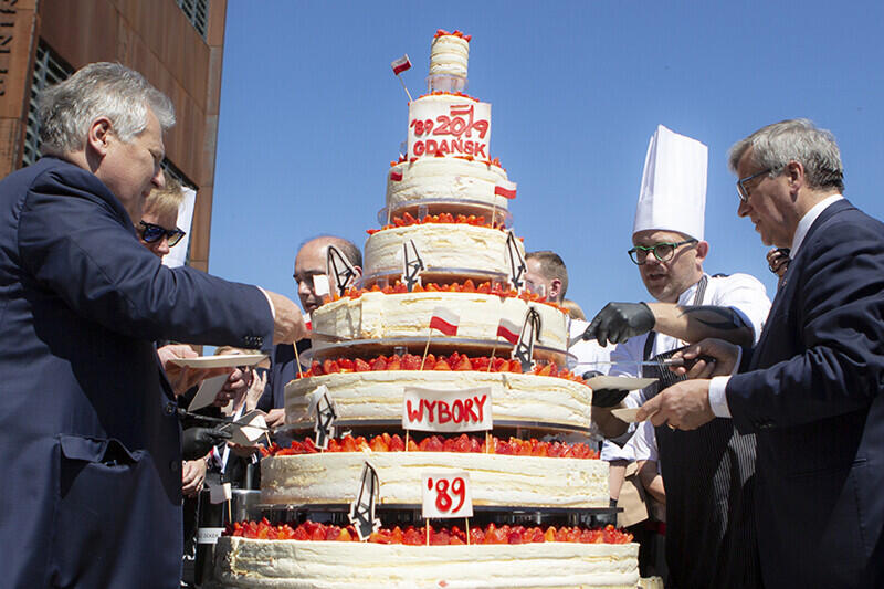 Tort nad torty, ale też okazja była wyjątkowa: 30. urodziny polskiej demokracji