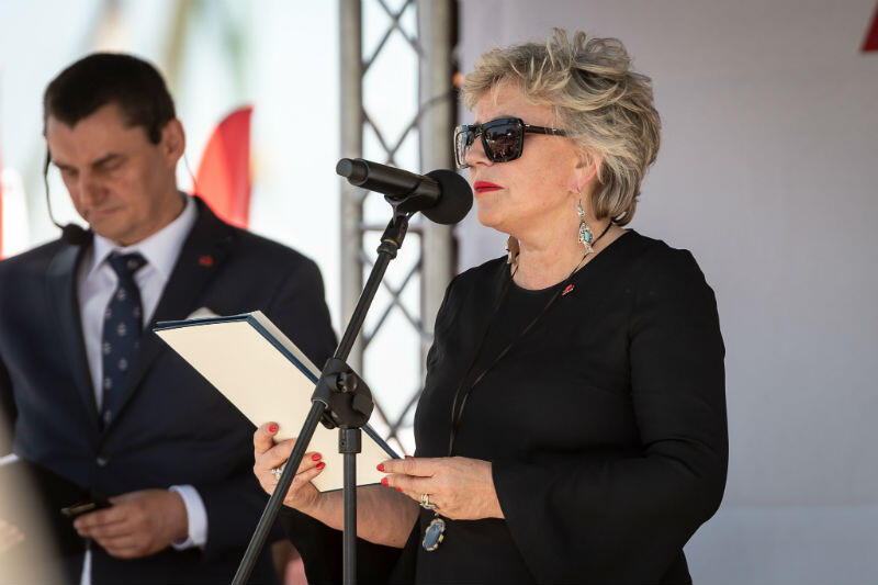 Krystyna Janda odczytuje treść Gdańskiej Deklaracji Równości i Solidarności