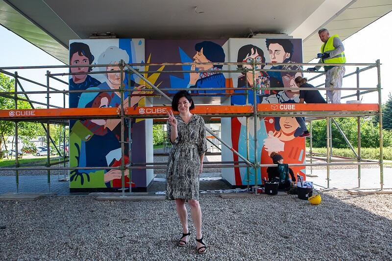 Bożena Rybicka-Grzywaczewska, jedna z bohaterek muralu na przystanku PKM Strzyża