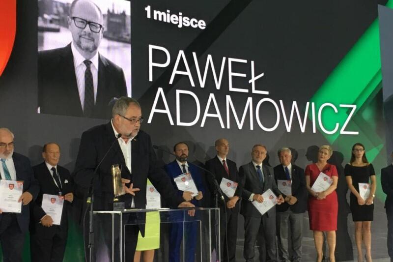 Nagrodę Newsweeka odebrał na gali we Wrocławiu brat prezydenta, Piotr Adamowicz, który powiedział: 'Dla Pawła Gdańsk to była ojczyzna - przez małe i przez wielkie „o”. Nie dajmy sobie tego poczucia odebrać'
