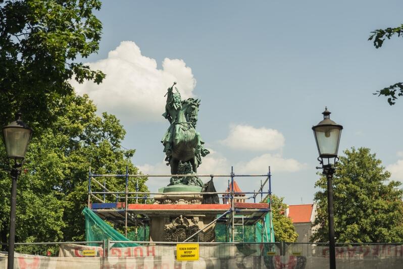 Pomnik króla Jana III Sobieskiego zdobi Targ Drzewny od 1965 roku