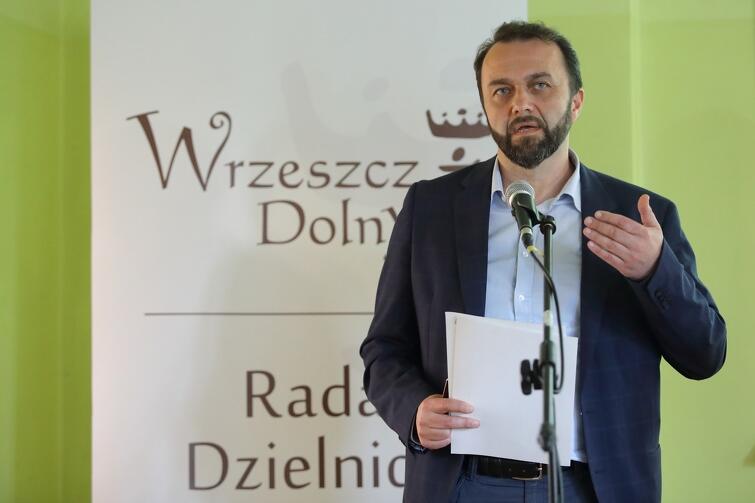 Prezes Gdańskich Wód, Ryszard Gajewski, odpowiadał na pytania, ale też i zarzuty mieszkańców dotyczące kwestii kanalizacji i zabezpieczeń przeciwpowodziowych