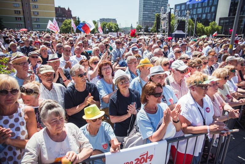 Pl. Solidarności w Gdańsku w momencie proklamowania Deklaracji Wolności i Solidarności