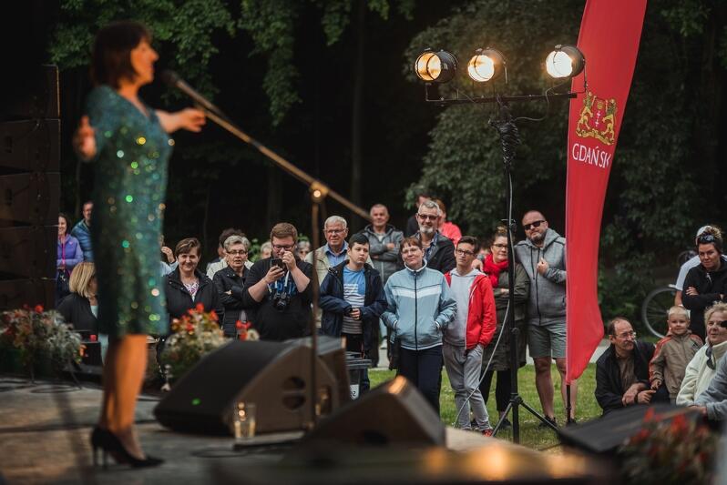 Letnie koncerty w Parku Oruńskim mają już swoją tradycję i zagorzałych fanów. Panie i Panowie - na scenie Hanna Śleszyńska z zespołem!
