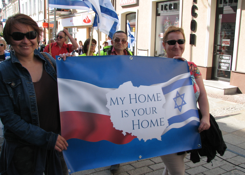 Nz. uczestnicy Marszu Życia w Kielcach, którzy solidaryzowali się z narodem żydowskim