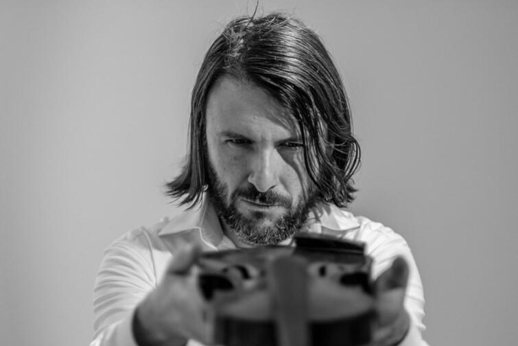 Grabek - polski multiinstrumentalista, kompozytor, twórca muzyki elektronicznej