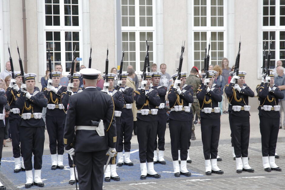 W uroczystościach wzięli udział także żołnierze z gdańskiego Garnizonu oraz Orkiestra Morskiego Oddziału Straży Granicznej
