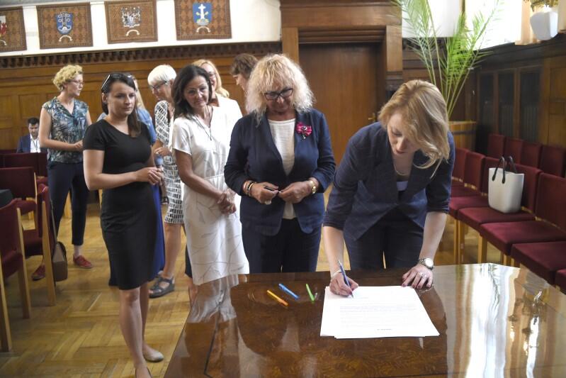 Podpis składa Agnieszka Kapała-Sokalska, radna Sejmiku Województwa Pomorskiego i członkini Zarządu Województwa Pomorskiego