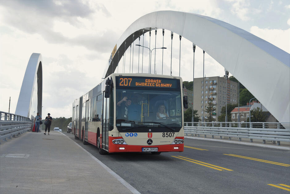 Pierwsza nitka nowego wiaduktu w centrum Gdańska już otwarta dla kierowców
