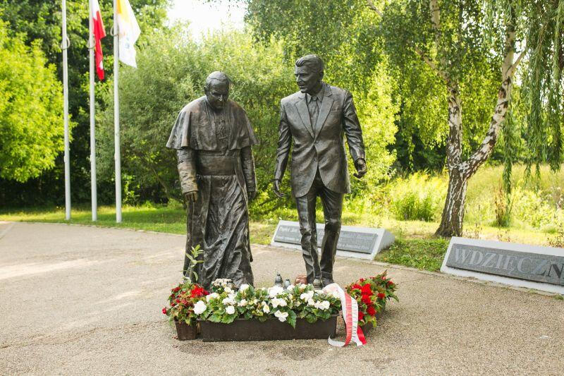 Pomnik papieża Jana Pawła II i prezydenta Ronalda Reagana