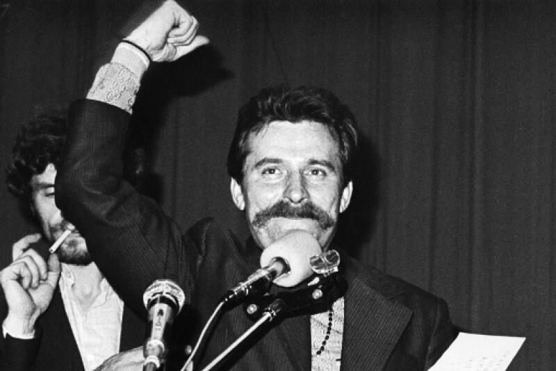 Lech Wałęsa, zaraz po podpisaniu porozumienia z rządem: - Uzyskaliśmy wszystko, co w obecnej sytuacji można było uzyskać. Resztę też uzyskamy, bo mamy rzecz najważniejszą: nasze niezależne, samorządne, związki zawodowe. To jest nasza gwarancja na przyszłość. Ogłaszam strajk za zakończony!