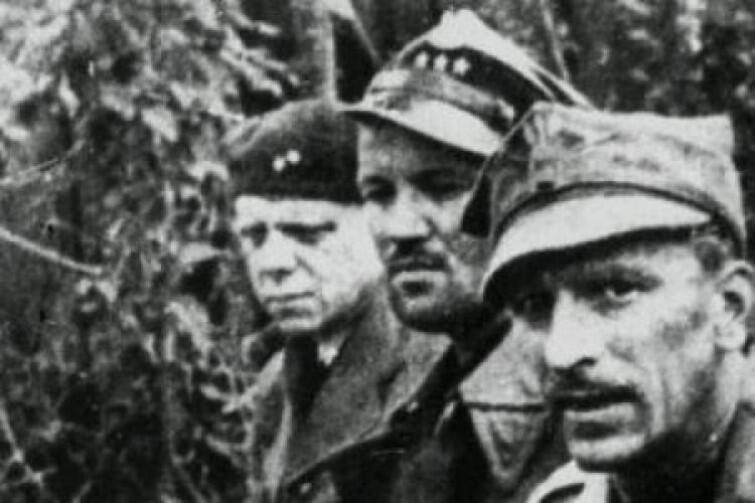 Polscy oficerowie po kapitulacji na Westerplatte. Pierwszy z prawej - kpt. Franciszek Dąbrowski