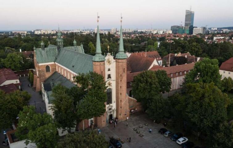 Pierwsza wzmianka o Oliwie pojawiła się 1186 roku. Dzielnicą Gdańska jest od 1926 roku 