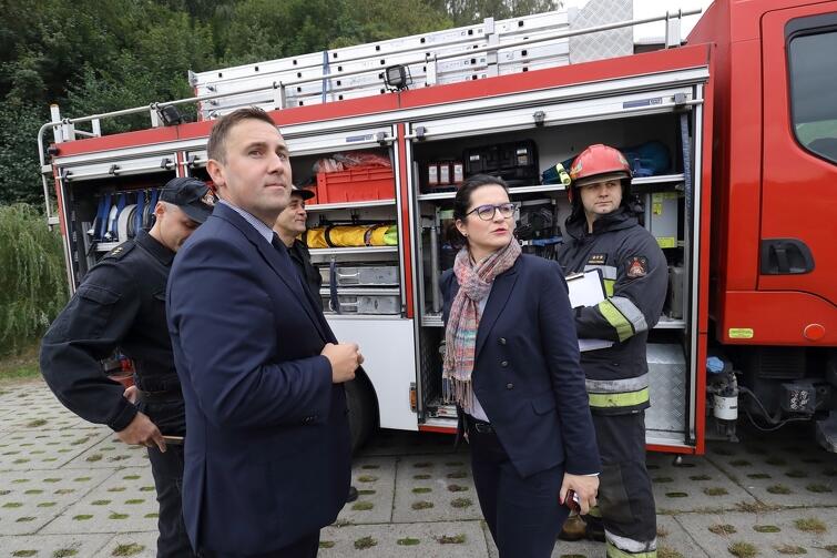 Uczestniczące w manewrach ekipy odwiedzili prezydent Gdańska Aleksandra Dulkiewicz i zastępca prezydenta ds. przedsiębiorczości i ochrony klimatu Piotr Borawski