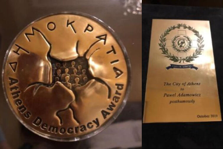 Medal Ateńskiego Forum Demokratycznego i pamiątkowy laur od Miasta Ateny - dla śp. prezydenta Pawła Adamowicza za wkład w obronę demokracji