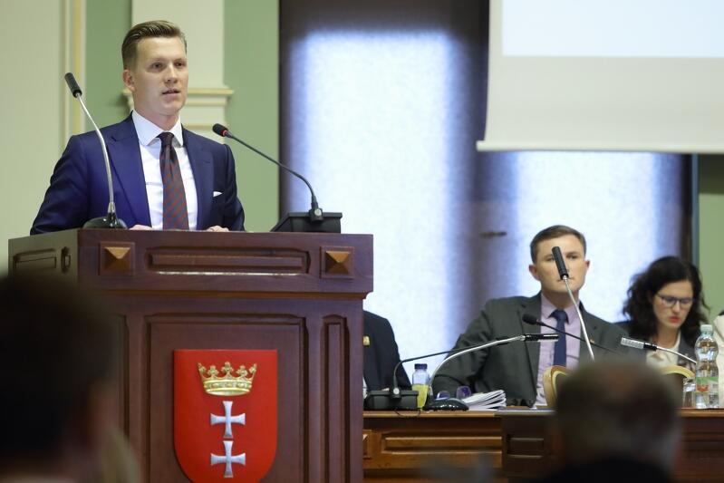 Przemysław Majewski podczas czerwcowej sesji Rady Miasta Gdańska, na której reprezentował głos mieszkańców oburzonych Modelem na Rzecz Równego Traktowania