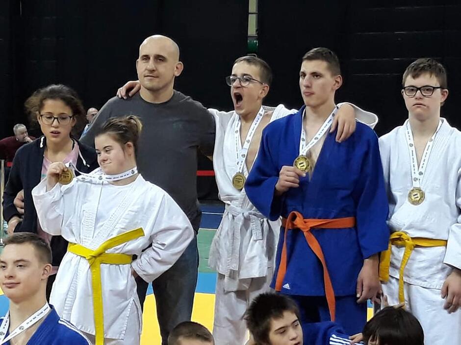 Adriana Dadci - Smoliniec i Paweł Smoliniec pięć lat temu założyli klub sportowy Ada Judo Fun, zarażając tym sportem osoby z niepełnosprawnością i przełamując bariery, który innym wydają sie nie do pokonania.