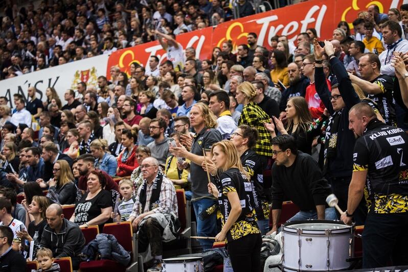 Marzec 2019 roku, tłumy fanów w Ergo Arenie podczas meczu Ligi Mistrzów Trefl Gdańsk - Zenit Kazań 