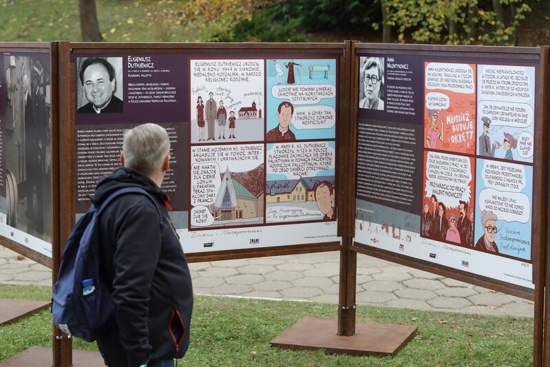 20 biogramów opowiada historię znanych i zasłużonych gdańszczan, których groby znajdują się na Cmentarzu Srebrzysku