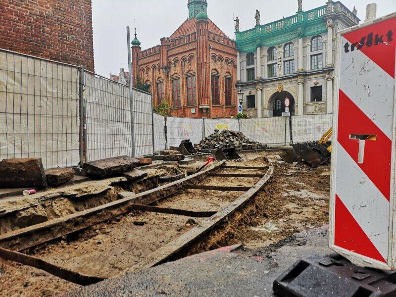 Fragment zabytkowych torów odkrytych podczas remontu ulicy Bogusławskiego