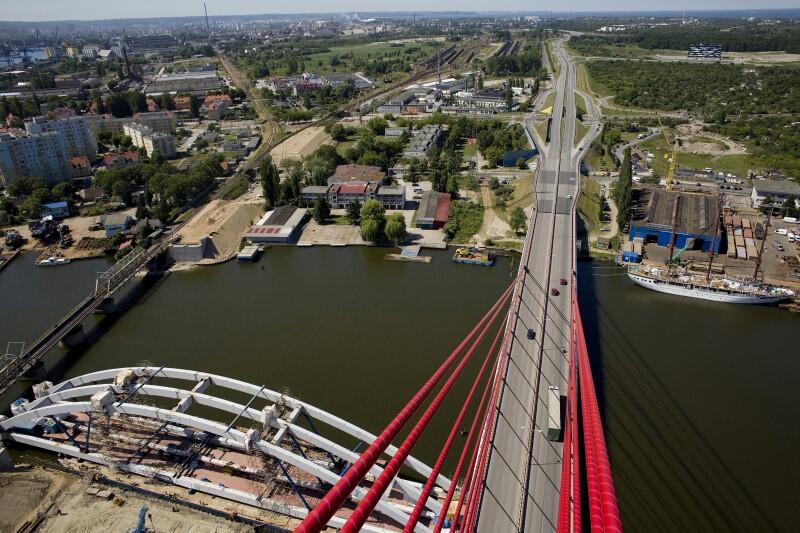 Most wantowy na Martwej Wiśle w Gdańsku to budowla nie tylko użyteczna, ale też wizualnie atrakcyjna