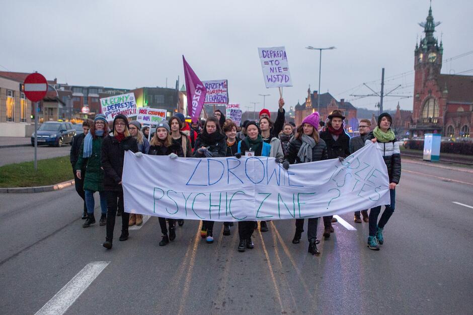 Uczestnicy marszu przeszli spod Dworu Artusa na Plac Solidarności