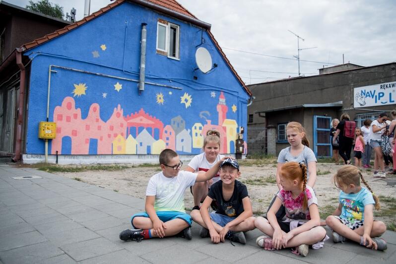 Dzieci namalowały mural w ramach projektu Muzeum Gdańska „Nowy Port - nowe spojrzenie”