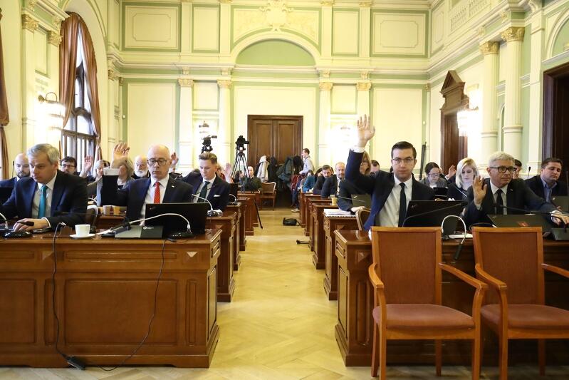 Listopadowa sesja Rady Miasta Gdańska trwała ponad 10 godzin. W tym czasie radni przegłosowali ponad 80 projektów uchwał