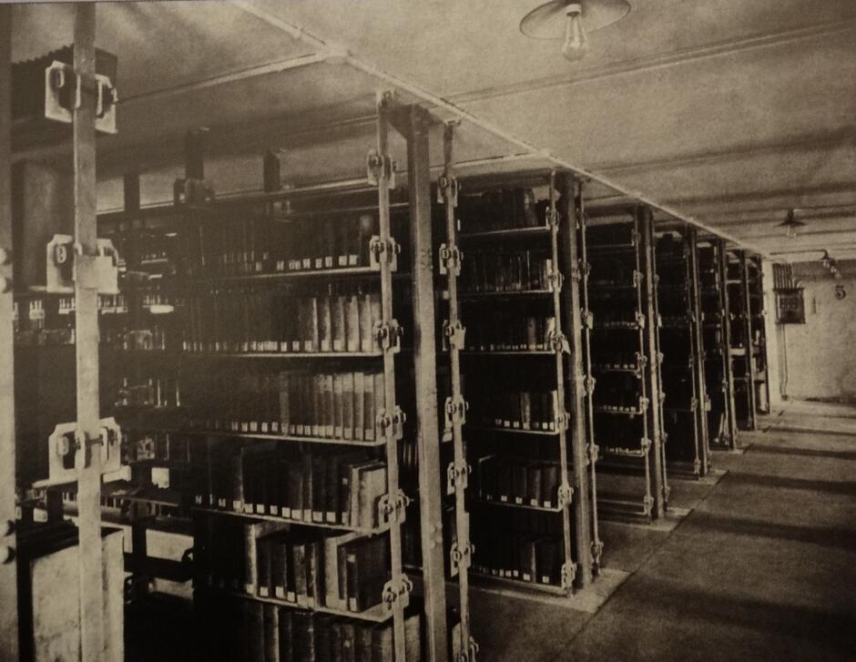 Magazyny biblioteczne w nowym gmachu, 1905