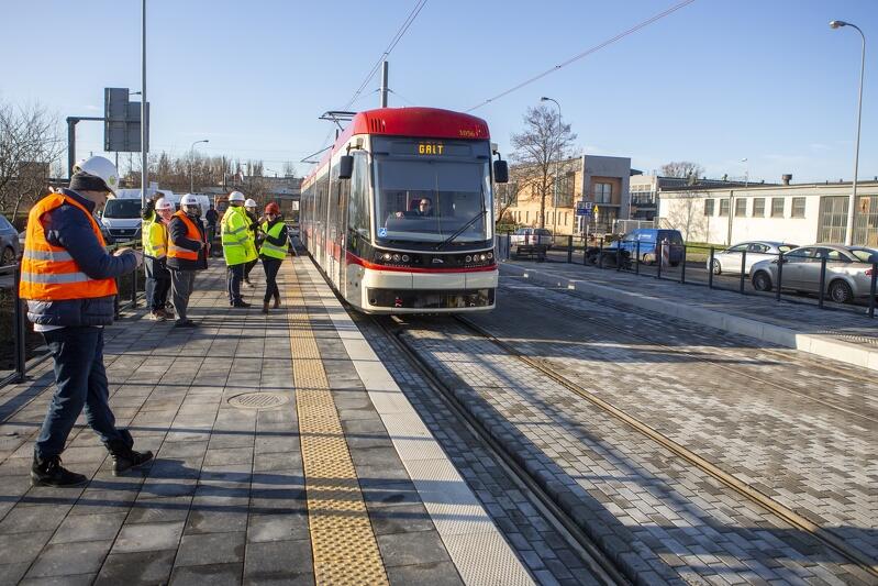 Przejazd testowy tramwaju między przystankami Sucharskiego i Zimna