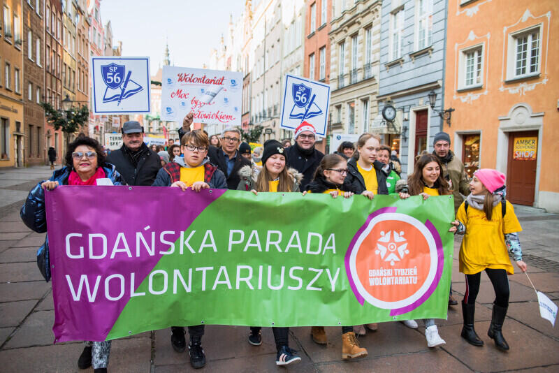 W czwartek, 5 grudnia, kilkuset wolontariuszy przeszło od Złotej Bramy na Ołowiankę w wielkiej Paradzie Gdańskich Wolontariuszy i Wolontariuszek