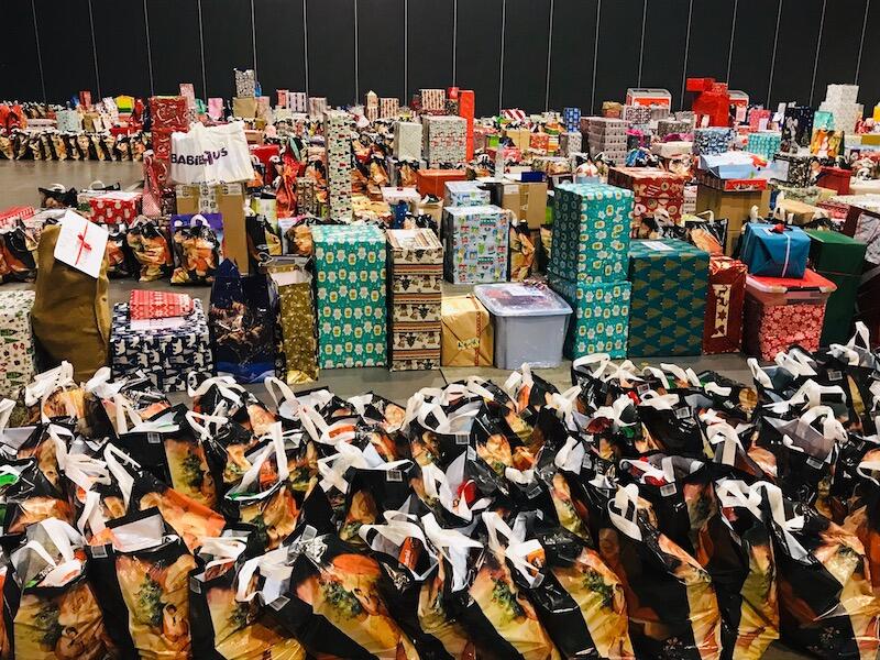 Dzięki dwóm akcjom charytatywnym: Każdy może pomóc i Wigilijna paczka - gdańskie dzieci otrzymały podczas zabawy świątecznej 1600 paczek 