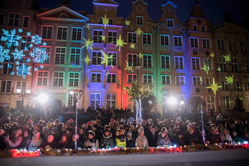 Tradycyjnie, jak co roku, w niedzielę poprzedzającą Boże Narodzenie, na Długim Targu odbyła się gdańska Wigilia