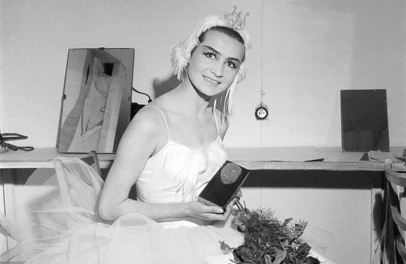 Alicja Boniuszko była od 1956 roku solistką, a następnie primabaleriną baletu Państwowej Opery Bałtyckiej. W późnych latach 70. poświęciła się pracy choreograficznej i prowadziła zajęcia w Ogólnokształcącej Szkole Baletowej w Gdańsku
