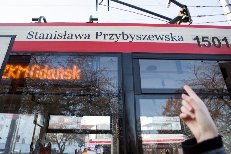 Listopad 2015 r., uroczystość nadania imienia pisarki Stanisławy Przybyszewskiej tramwajowi Konstal 114Na (rok prod. 1997), pierwszemu niskopodłogowemu w Polsce