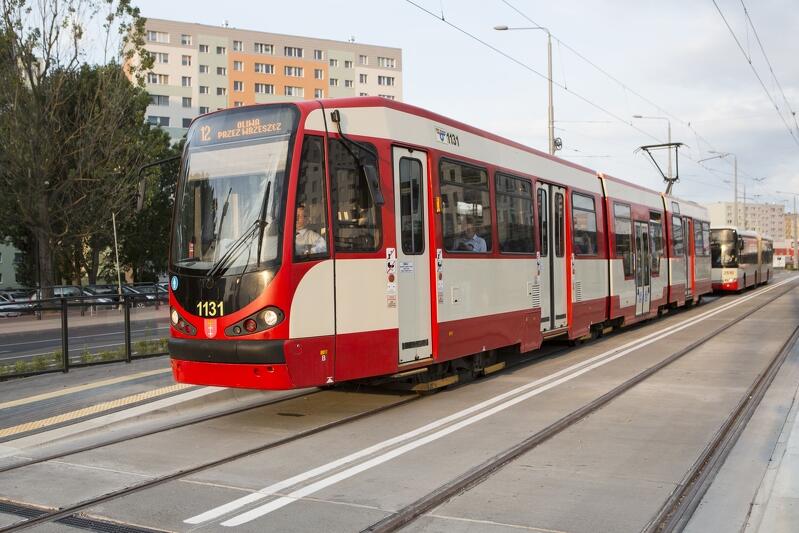 W połowie 2015 roku otwarto linię tramwajową łączącą Piecki Migowo z Siedlcami i Śródmieściem