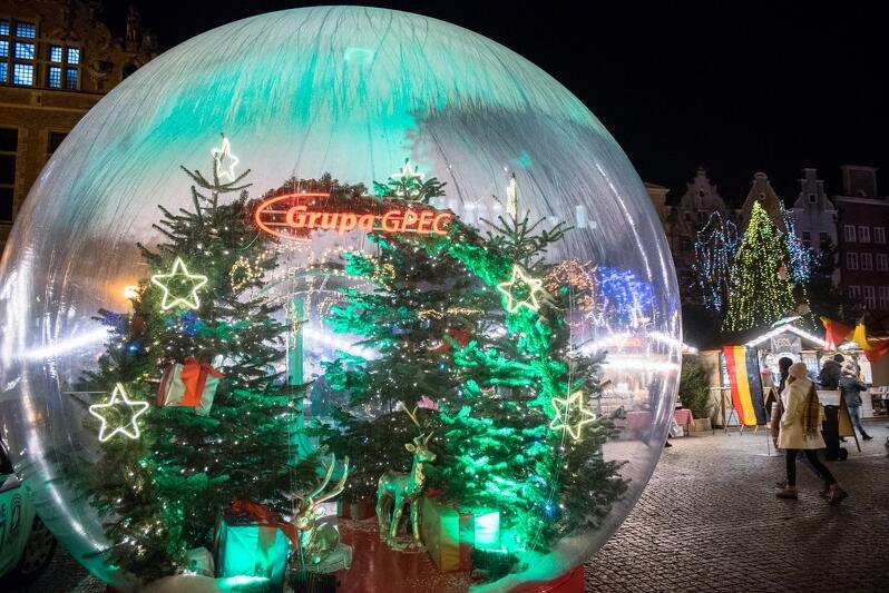 Ogromna kula śnieżna, do której można było wejść z rodziną bądź przyjaciółmi, i przy okazji zrobić pamiątkowe zdjęcia, była jedną z największych atrakcji Jarmarku Bożonarodzeniowego 2019