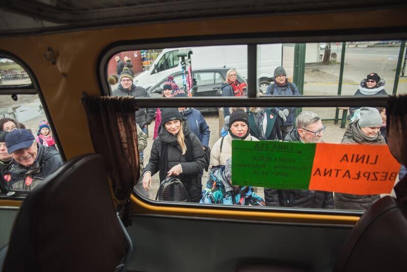 Chętnych na przejażdżkę do Sopotu nie brakowało, większość przesiadała się z zabytkowego tramwaju Bergman