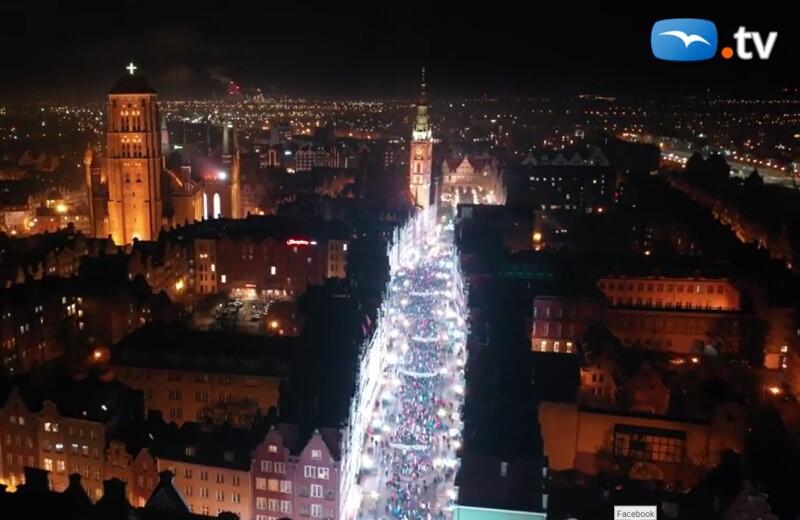 Kadr z filmu "Światełka dla prezydenta Pawła Adamowicza", który znajdziemy na portalu trojmiasto.pl