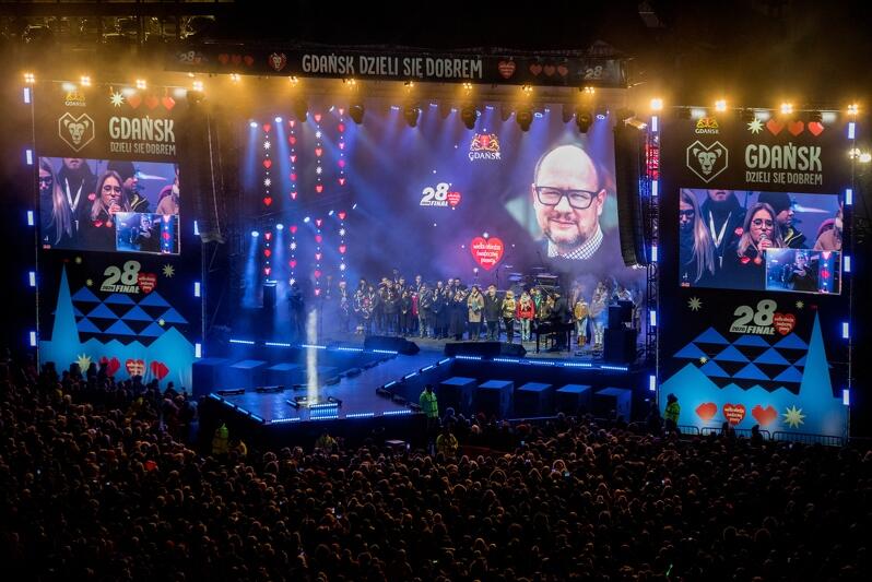  Światełko do Nieba , podczas którego wspomniano śp. prezydenta Pawła Adamowicza. Koncert w tym momencie oglądało na żywo przed Europejskim Centrum Solidarności 22 tys. osób.