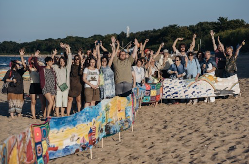 Prawdopodobnie najdłuższy parawan plażowy w Polsce jest bez wątpienia przedmiotem licytacji, która wywołuje szeroki uśmiech:)