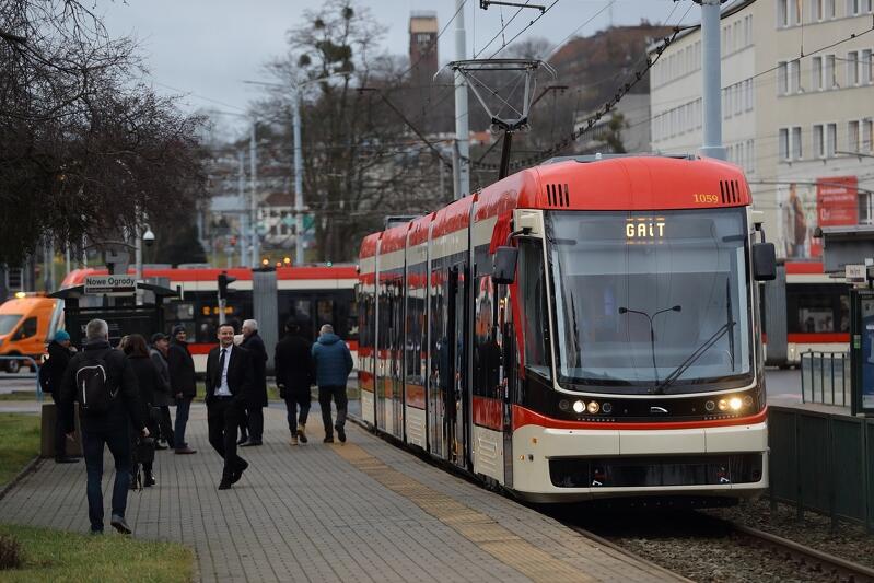 Gdańsk jako pierwsze miasto w Polsce może się pochwalić inicjatywą nadawania imion tramwajom. Dziś po gdańskich torach jeździ już 45 tramwajów, które mają swoich patronów