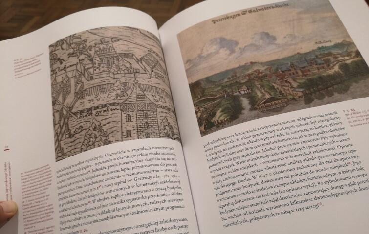Książka analizująca historię średniowiecznych nowożytnych miejskich szpitali zawiera 166 stron, sześć rozdziałów i 70 ilustracji - zdjęć, przedstawień kartograficznych i planów