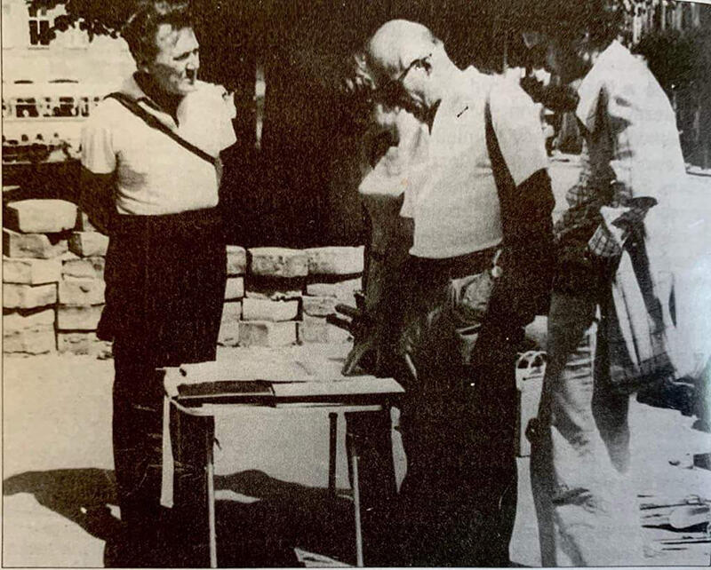 Bądkowski żywo interesował się prowadzonymi na Pomorzu badaniami archeologicznymi. Tu na wykopaliskach w Gniewie w 1978 r. Obok Lecha (pierwszy z lewej) stoją: Elżbieta Choińska, Andrzej Zbierski oraz Tomasz Zbierski