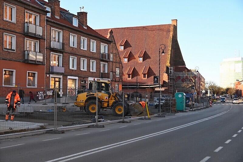 Modernizację skweru przy ul. Podmłyńskiej prowadzi Gdański Zarząd Dróg i Zieleni. W ramach inwestycji powstanie ogród deszczowy, stan prac z 5 lutego 2020 r.
