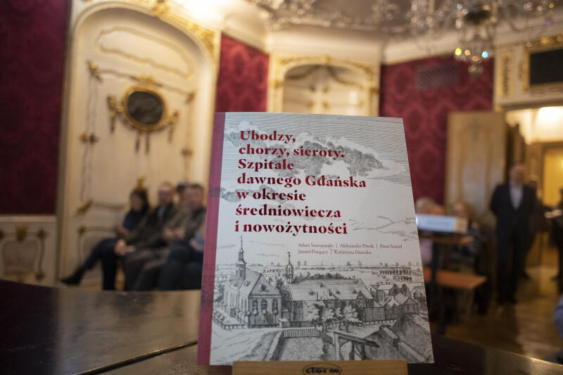 Książka Ubodzy, chorzy, sieroty. Szpitale dawnego Gdańska w okresie średniowiecza i nowożytności . Tej samej tematyce poświęcona jest wystawa w Domu Uphagena